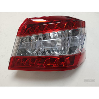 FAROL TRASERO RH B17